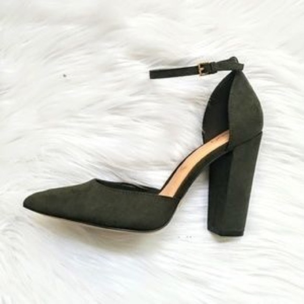 BRAND NEW SUEDE BLOCK HEELS - Picture 1 of 3